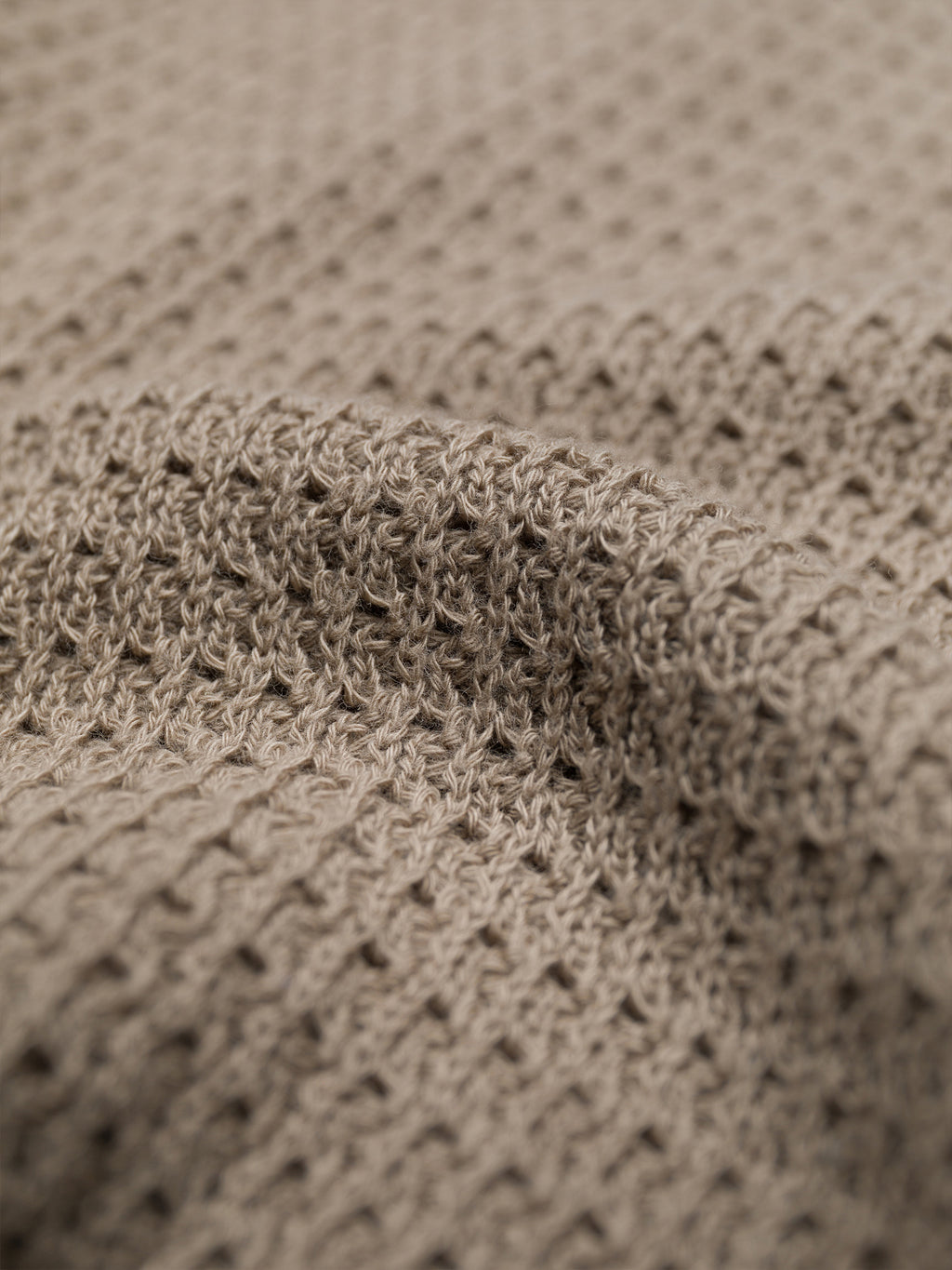 Eyelet pattern polo shirt