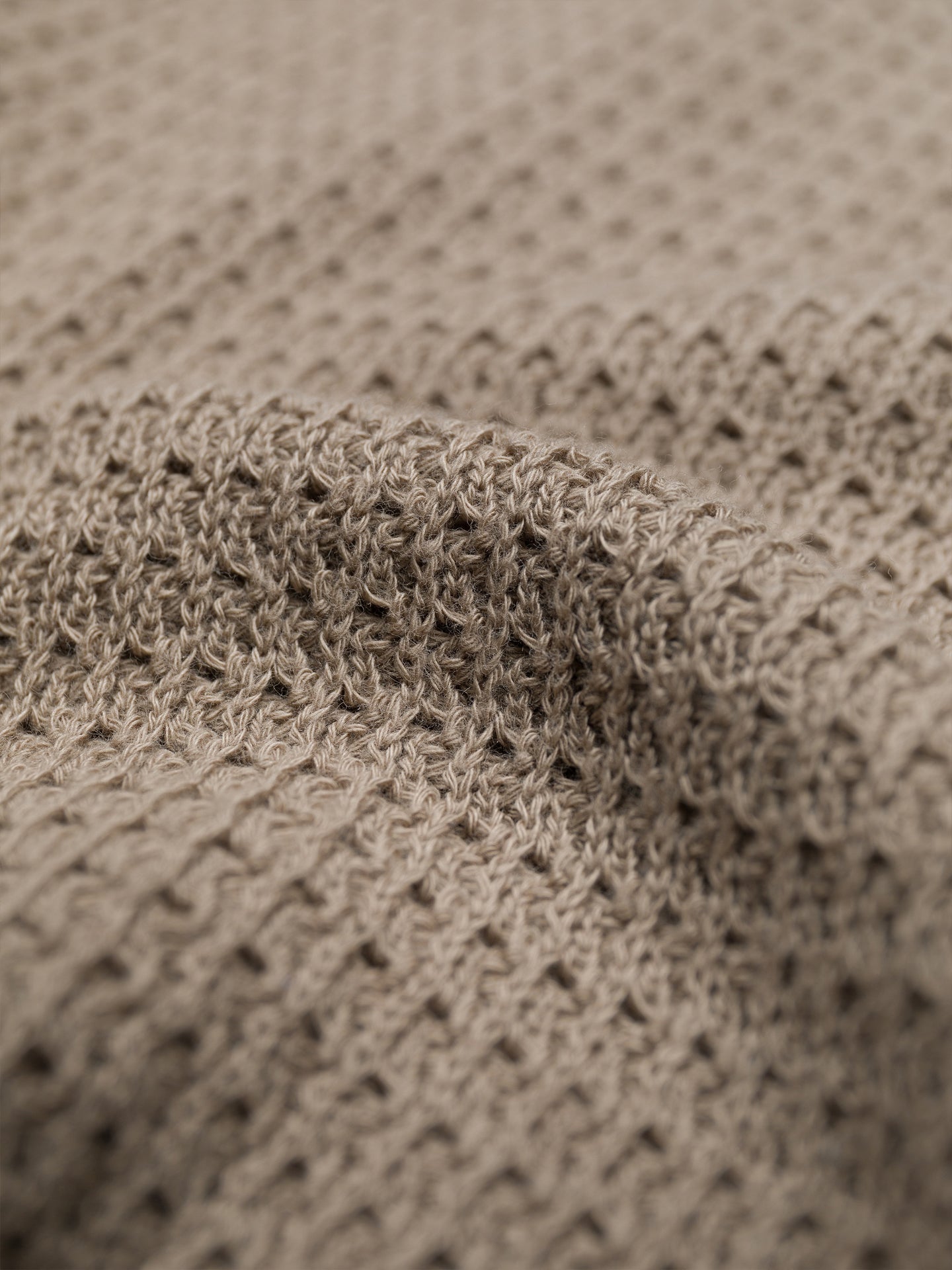 Eyelet pattern polo shirt