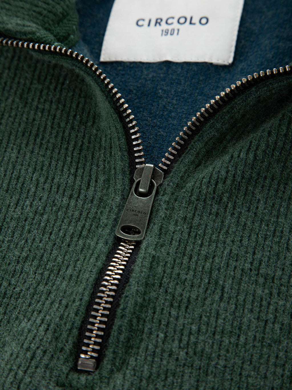 Ribbed turtleneck sweatshirt