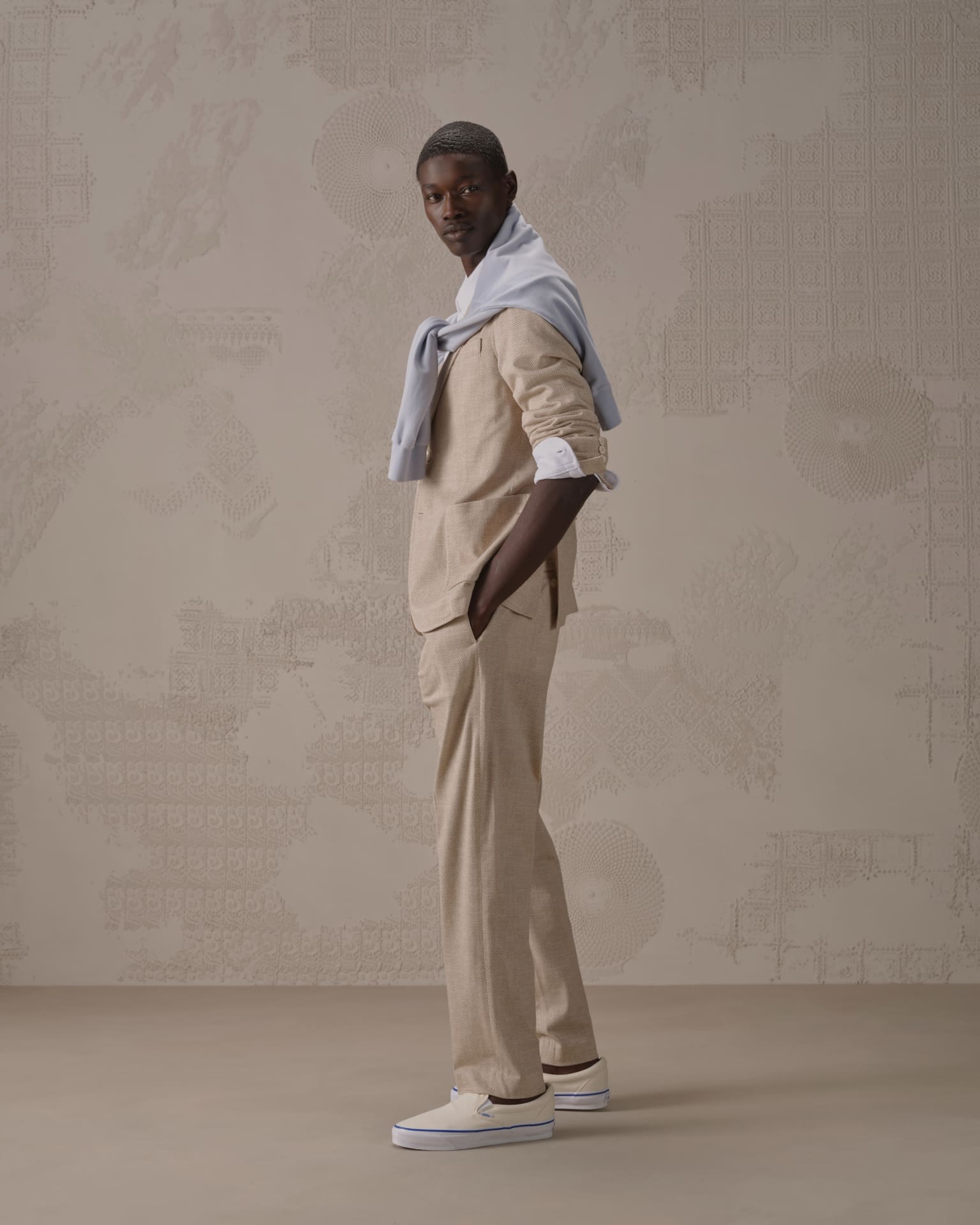 Media gallery CN5246 order 1