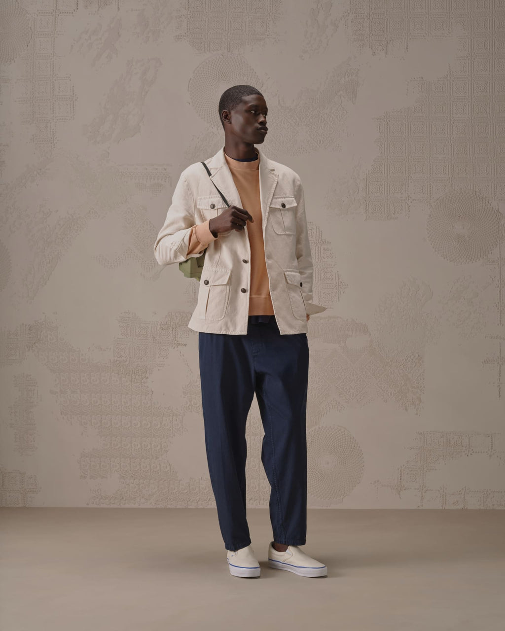 Media gallery CN5318 order 1