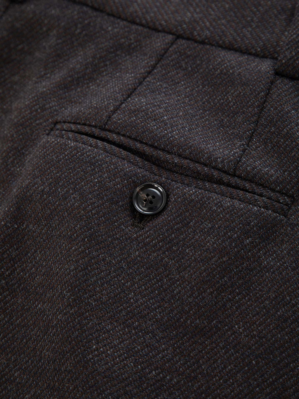 Diagonal masculine trousers