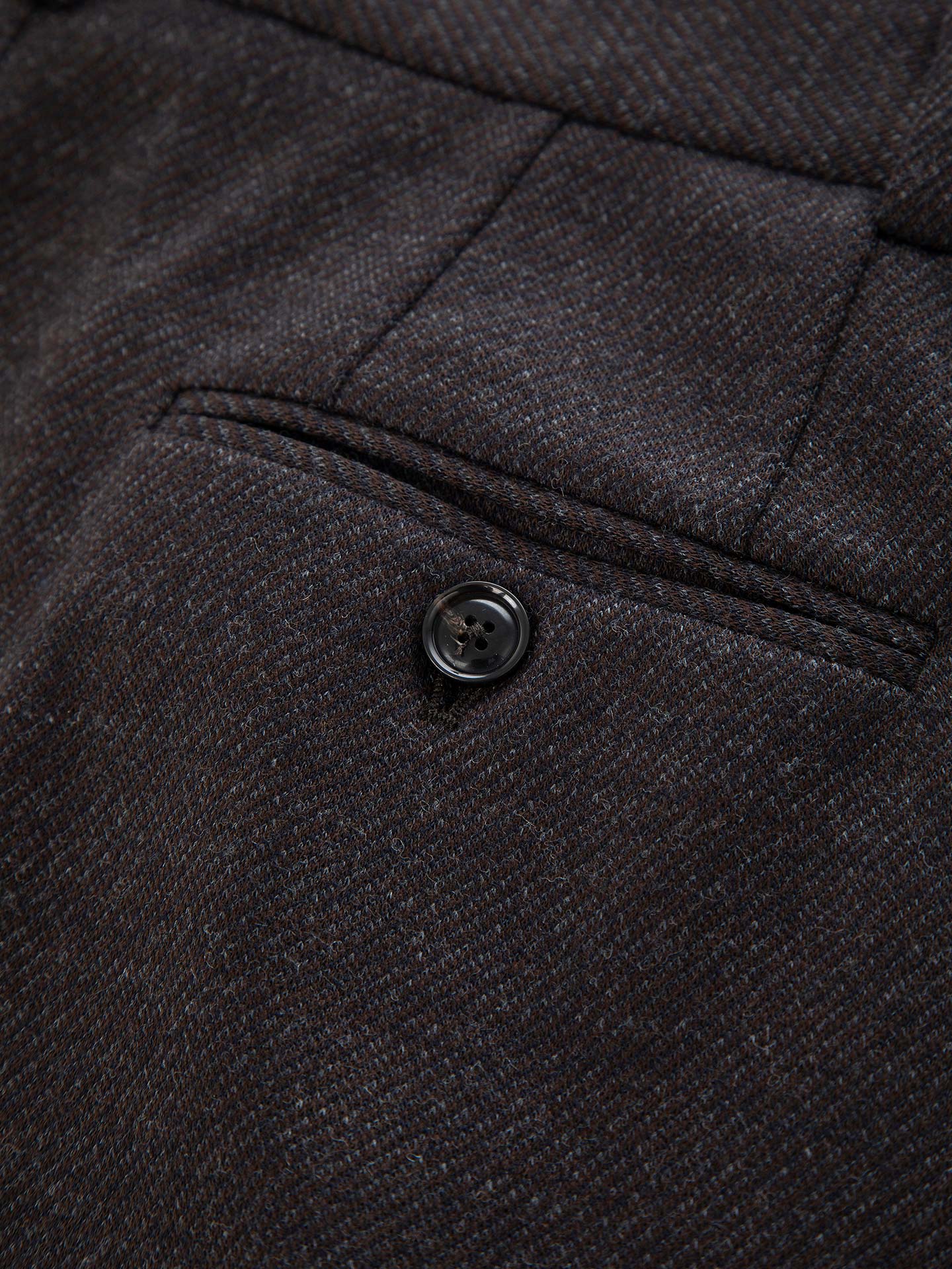 Diagonal masculine trousers