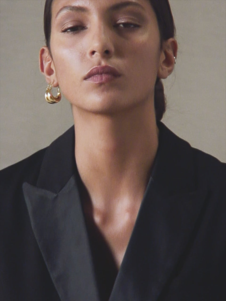 Sleeveless double-breasted